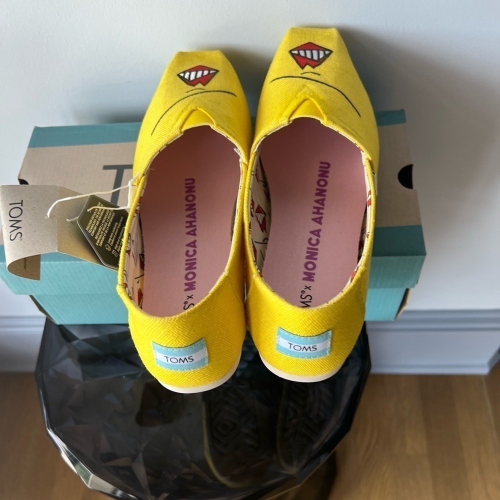 TOMS x Monica Ahanonu Diva Red Lips Alpargata - Picture 12 of 12
